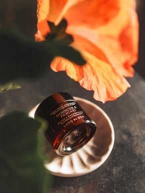 PLP_StillLife_Thumbnail_Crema_Hibiscus_desk_620x826 (2).jpg